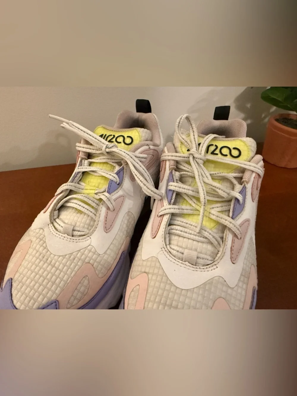 Nike women’s 7.5 air max 200 off white, purple, pink